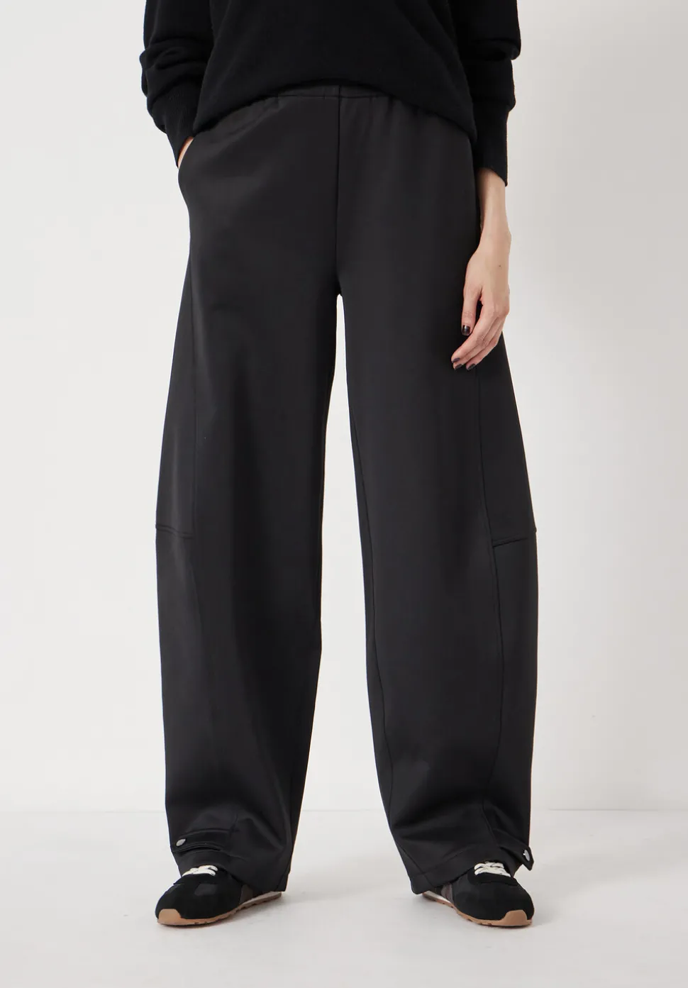 Barrel Leg Jogger