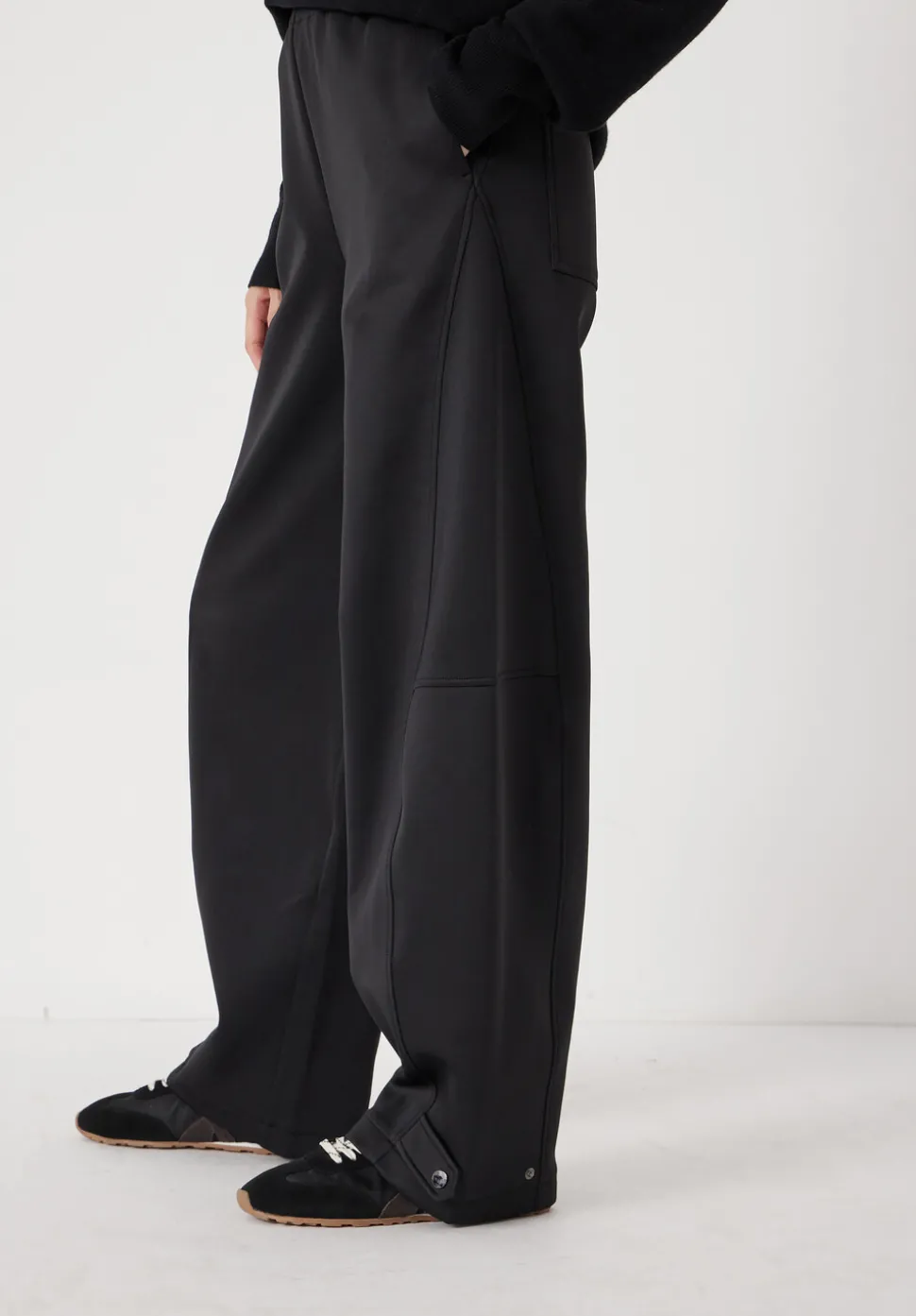 Barrel Leg Jogger