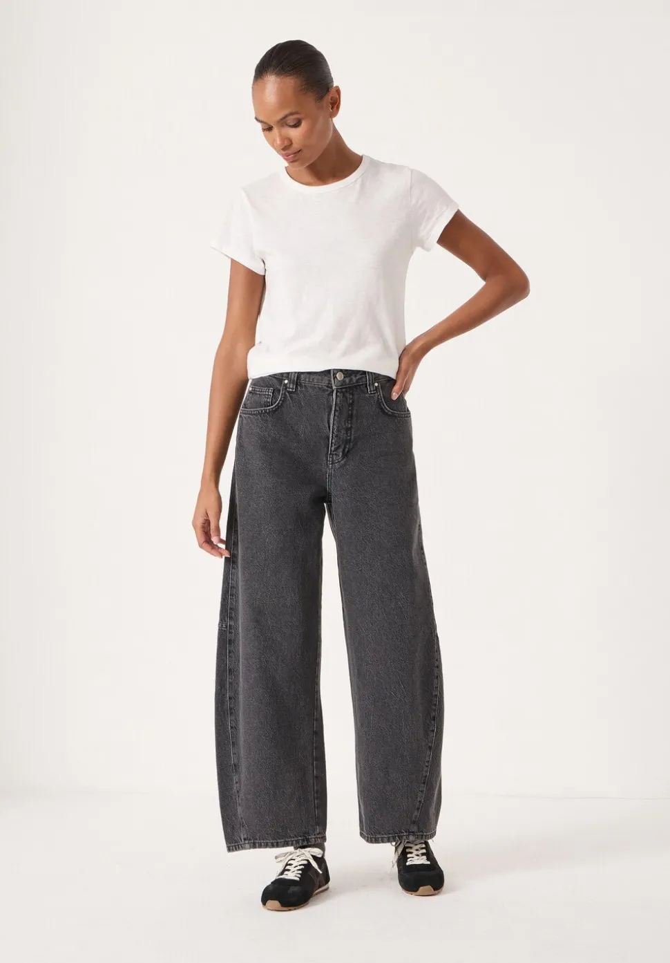Bree Horseshoe Barrel Leg Jeans