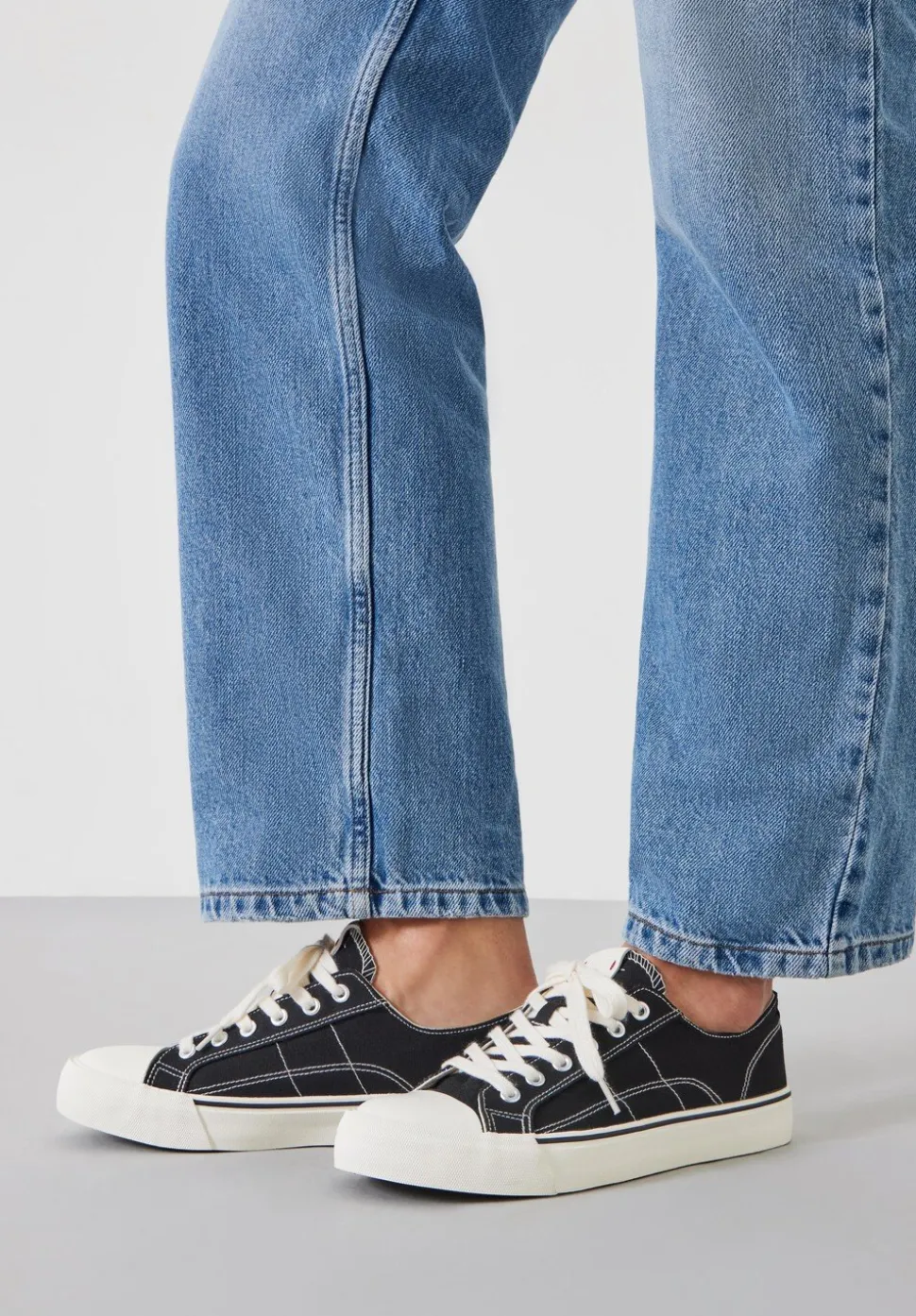 Finley Canvas Trainers