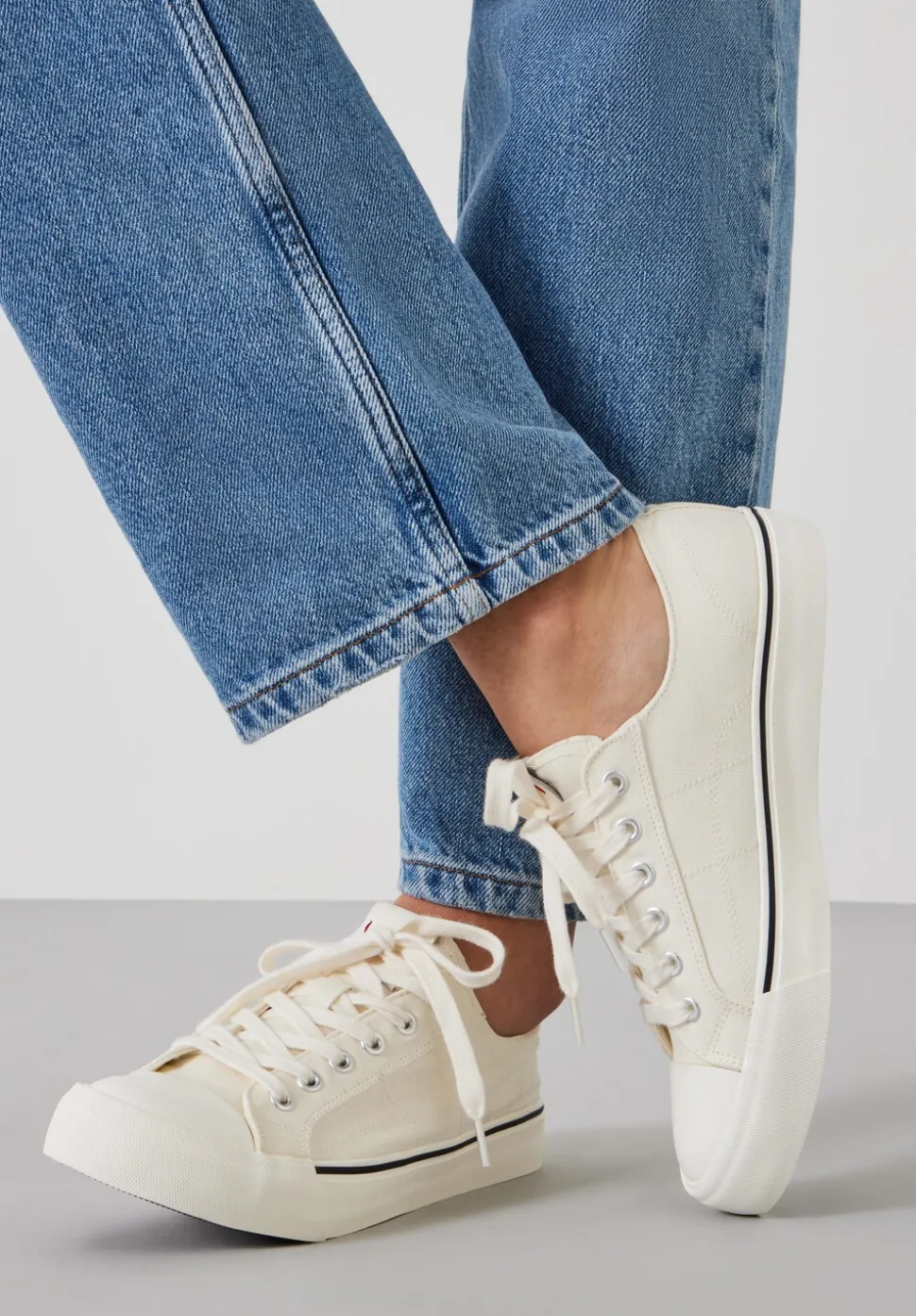 Finley Canvas Trainers