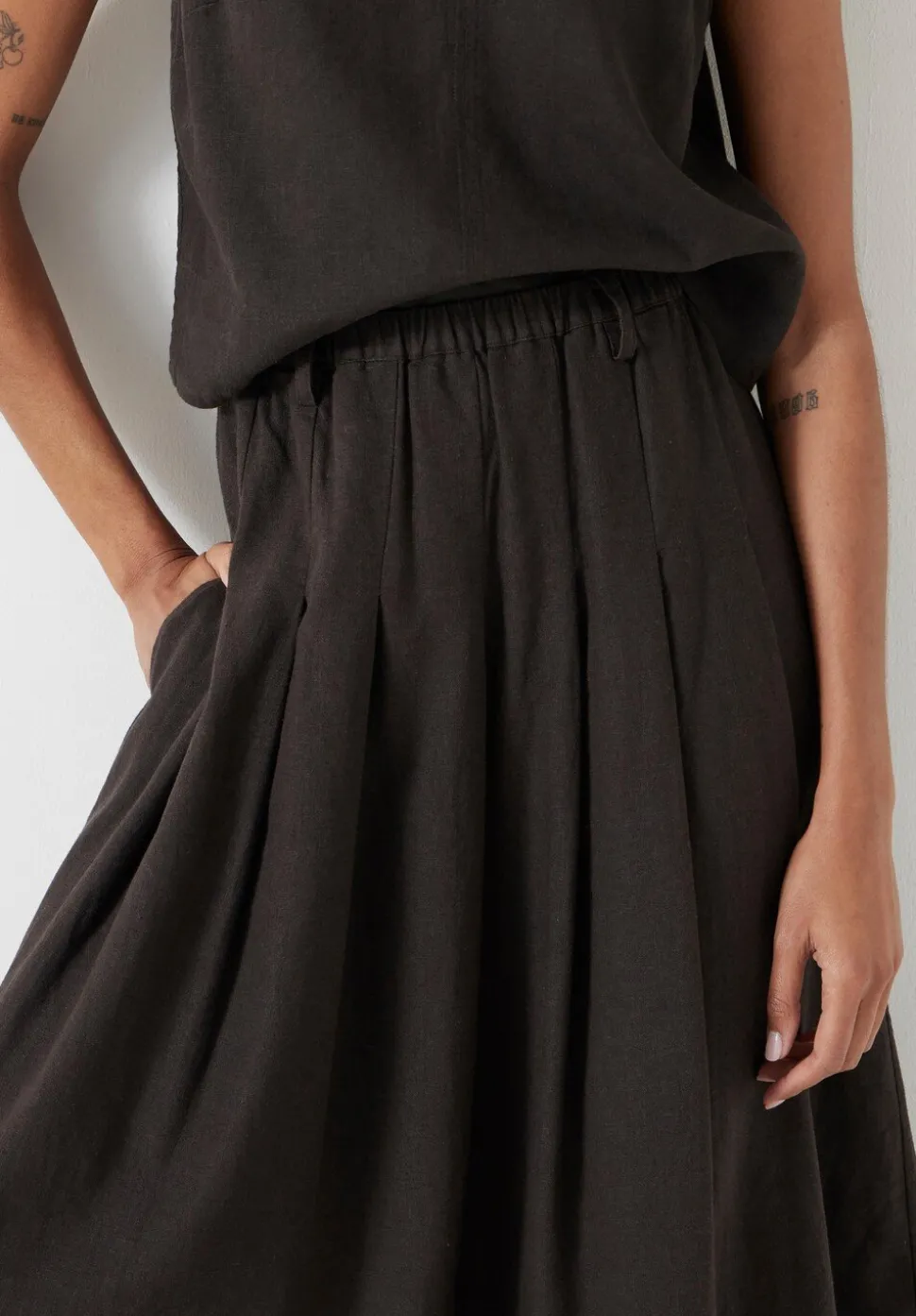 Ivy Pleated Linen Blend Midi Skirt
