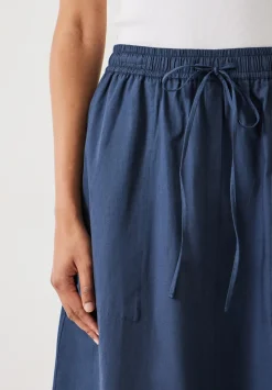Kelly Curved Midi Skirt