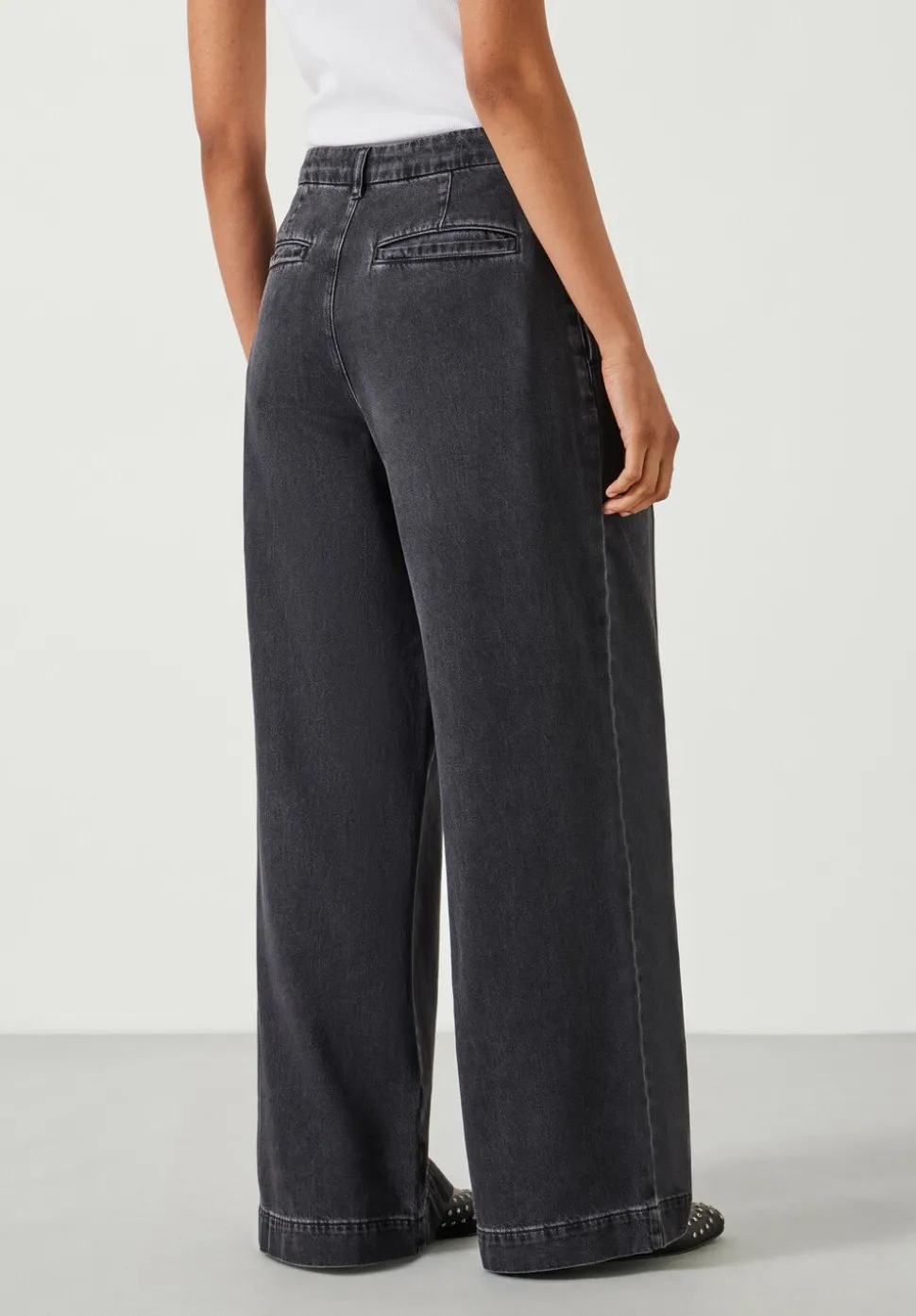 Lya Pleated Wide Leg Jeans