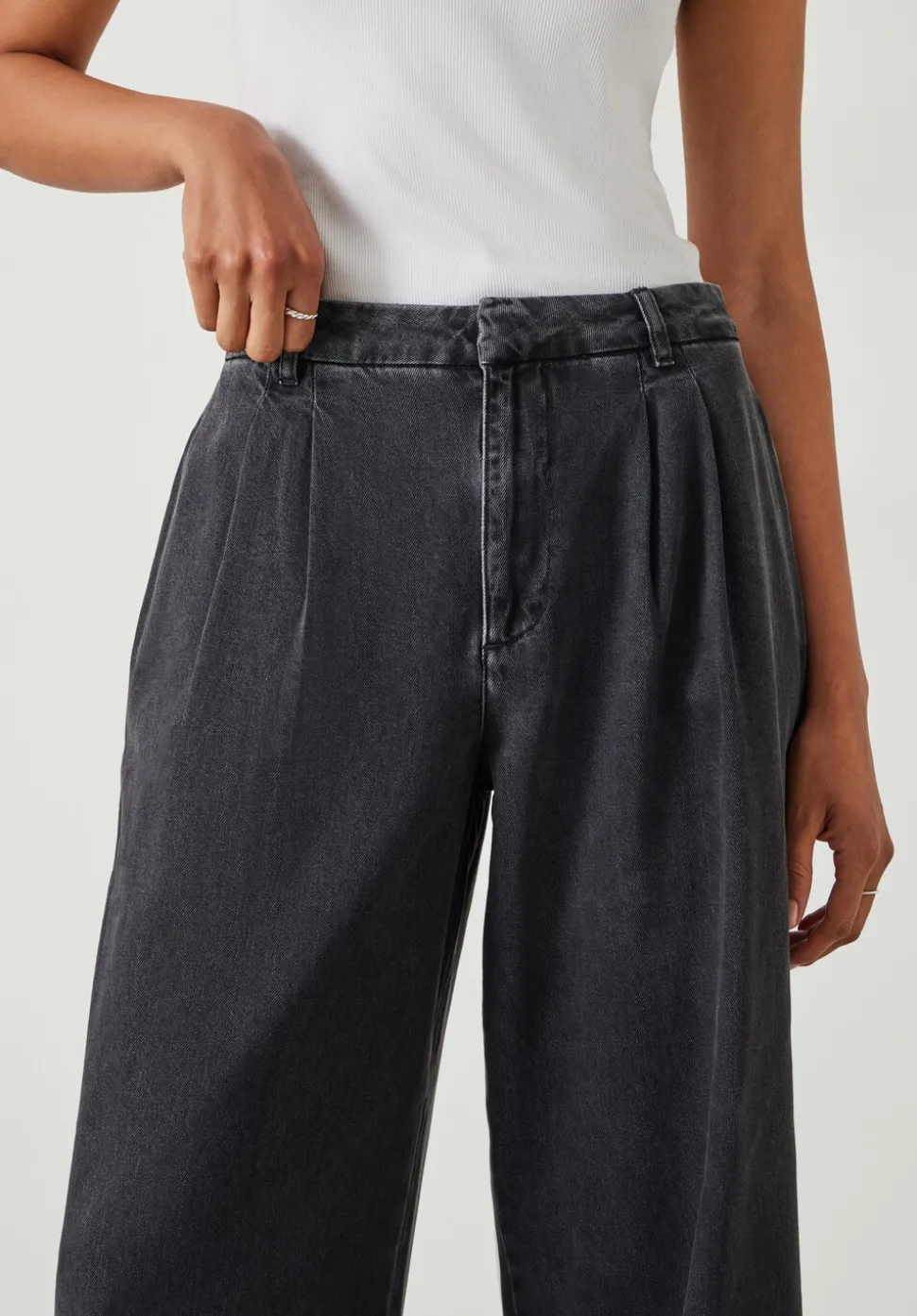 Lya Pleated Wide Leg Jeans