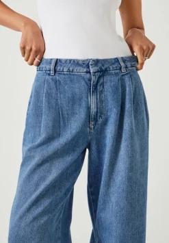 Lya Pleated Wide Leg Jeans