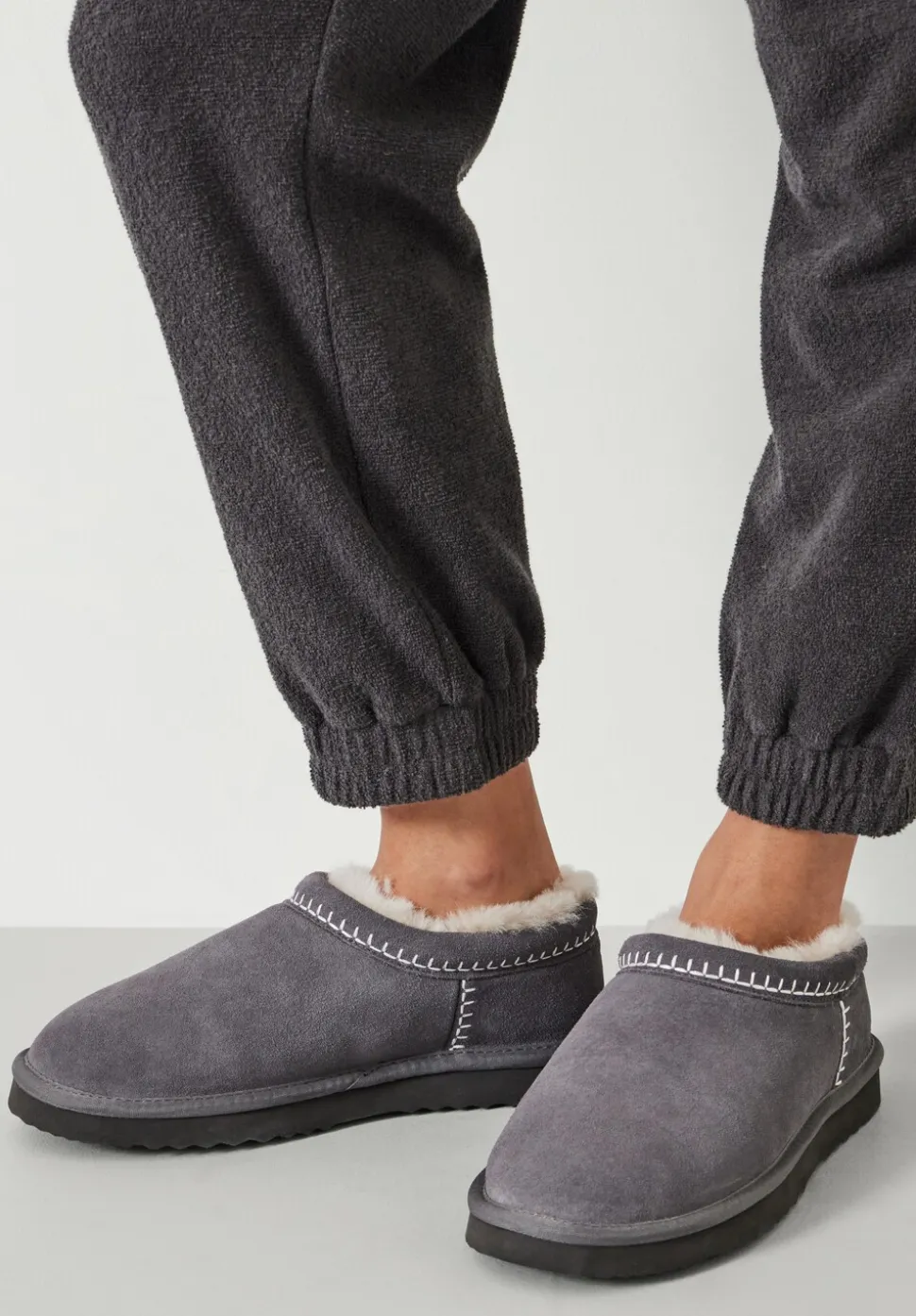 Padded Collar Sheepskin Snug Slippers