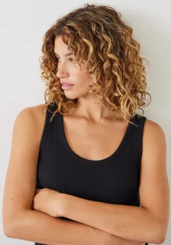 Ribbed Scoop Vest