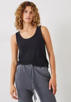 Ribbed Scoop Vest