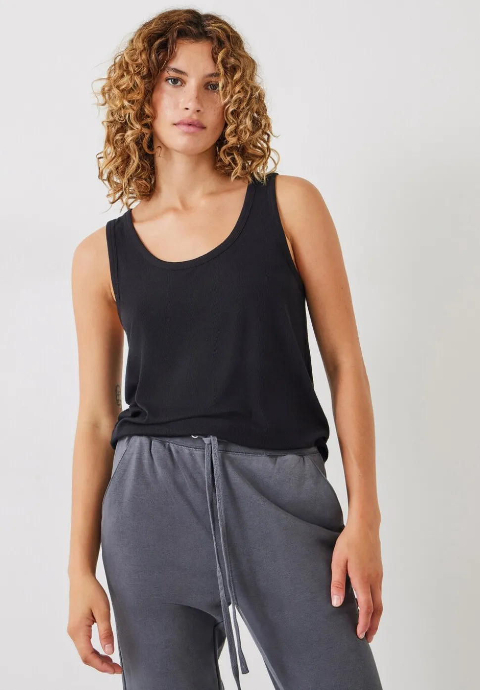 Ribbed Scoop Vest