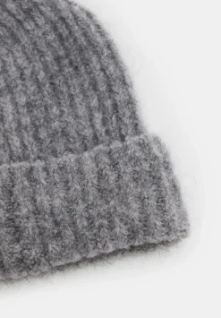 Riley Rib Beanie