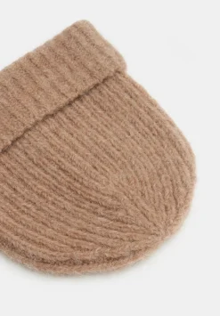 Riley Rib Beanie