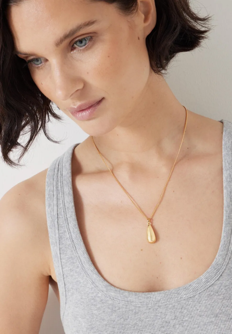 Teardrop Pendant Chain Necklace