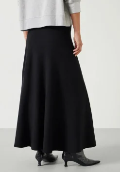 Zola Volume Knitted Midi Skirt